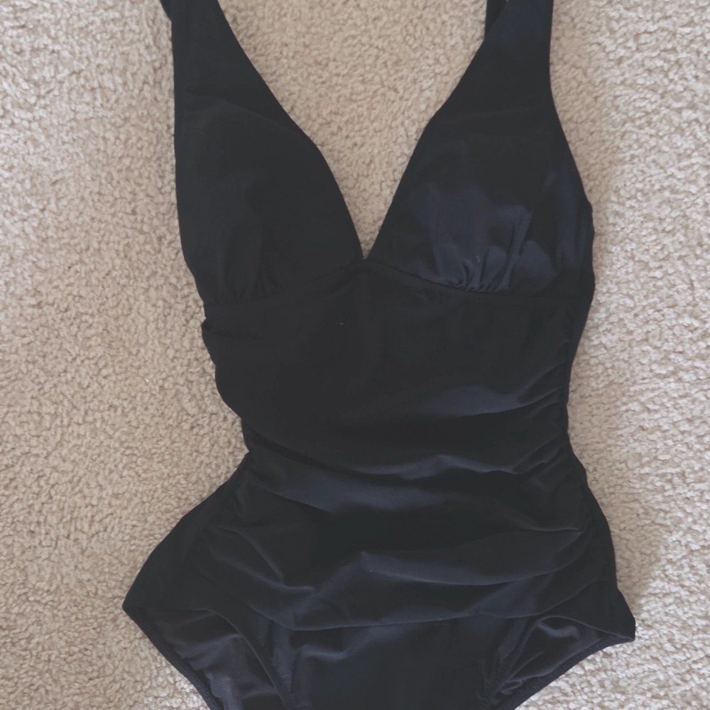 Classic Black One-Piece Swimsuit - Sleek Everyday Swim